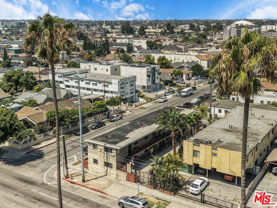 7427 S Figueroa Street Property Photo 16