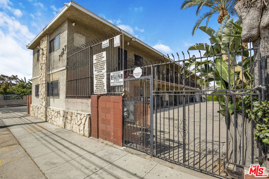 7427 S Figueroa Street Property Photo 19