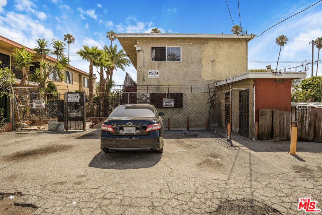 7427 S Figueroa Street Property Photo 22