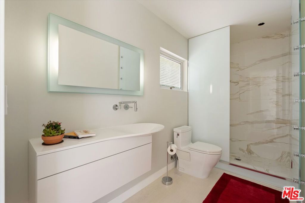 9422 Readcrest Drive Property Photo 31