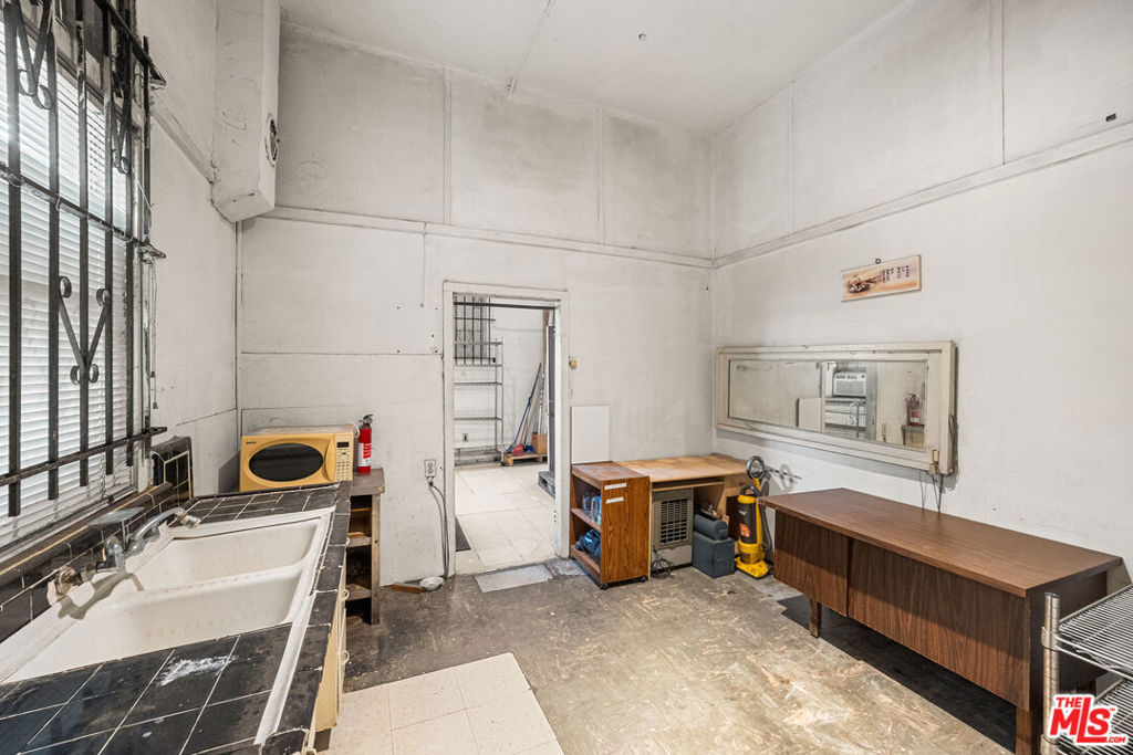 600 S Ditman Avenue Property Photo 17