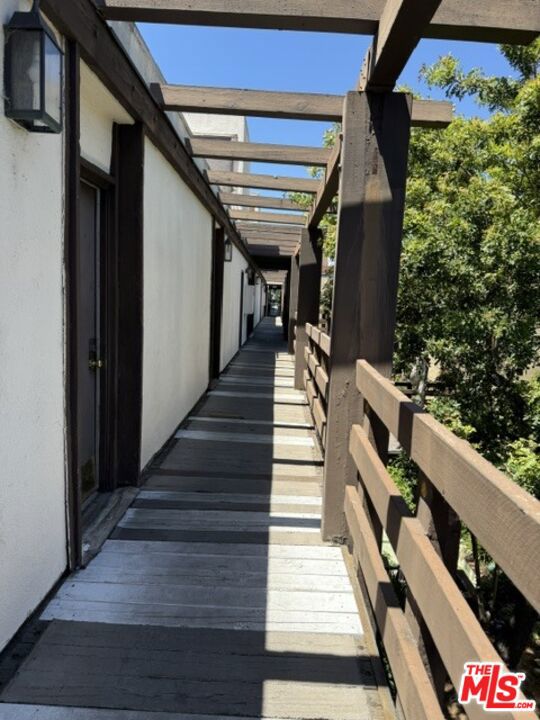320 S Ardmore Avenue 314 Property Photo 2
