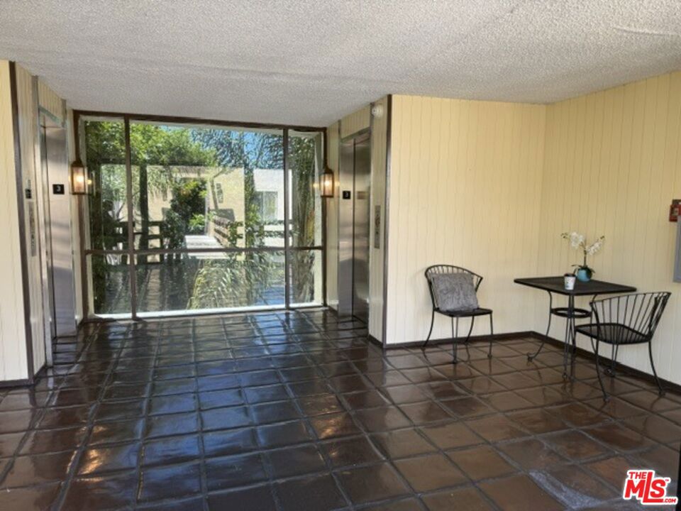 320 S Ardmore Avenue 314 Property Photo 5