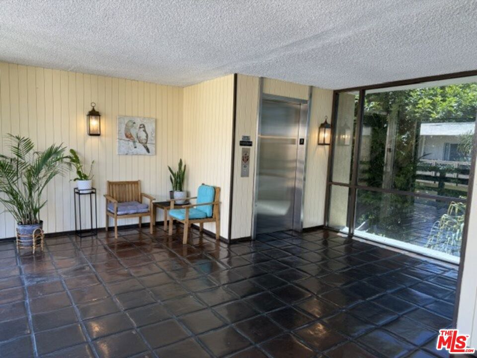 320 S Ardmore Avenue 314 Property Photo 6