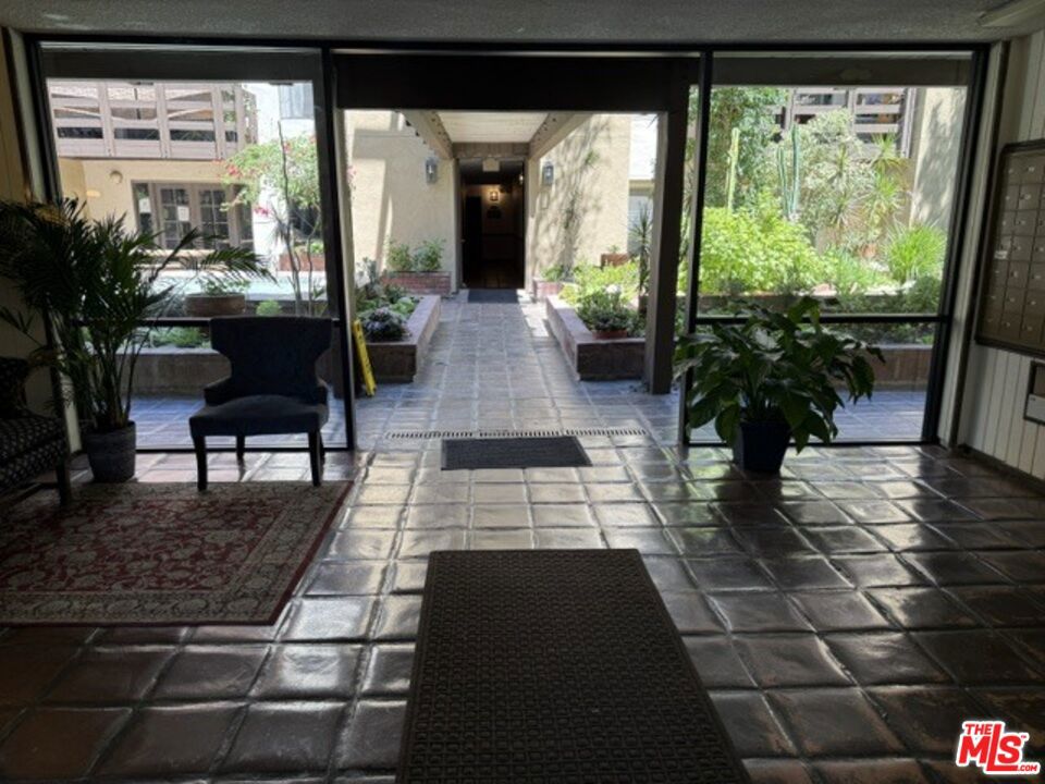 320 S Ardmore Avenue 314 Property Photo 7