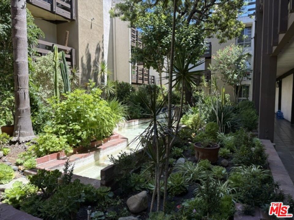 320 S Ardmore Avenue 314 Property Photo 8