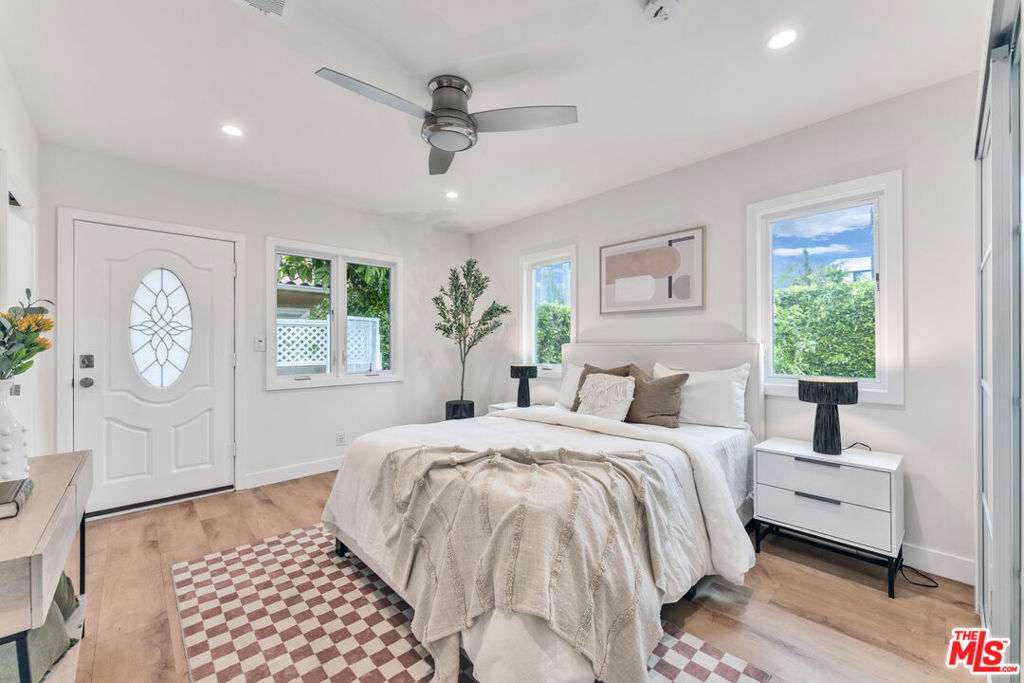 256 N Doheny Drive Property Photo 19