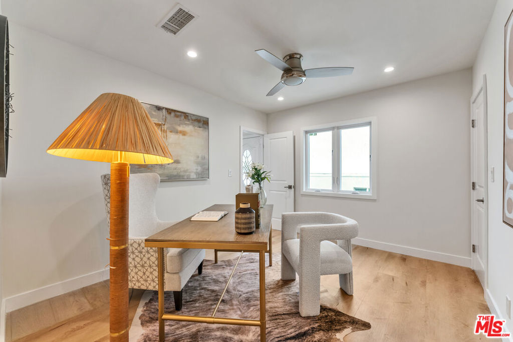 256 N Doheny Drive Property Photo 23