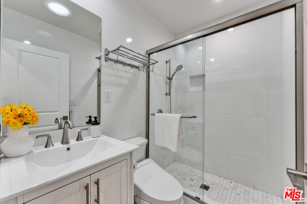 256 N Doheny Drive Property Photo 24