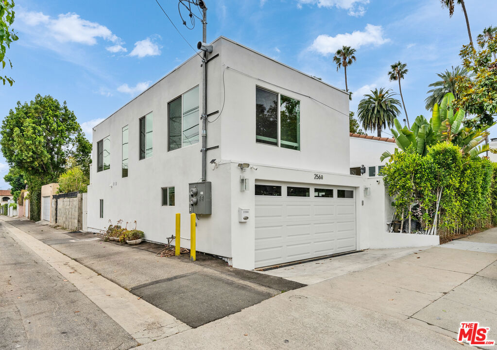 256 N Doheny Drive Property Photo 26