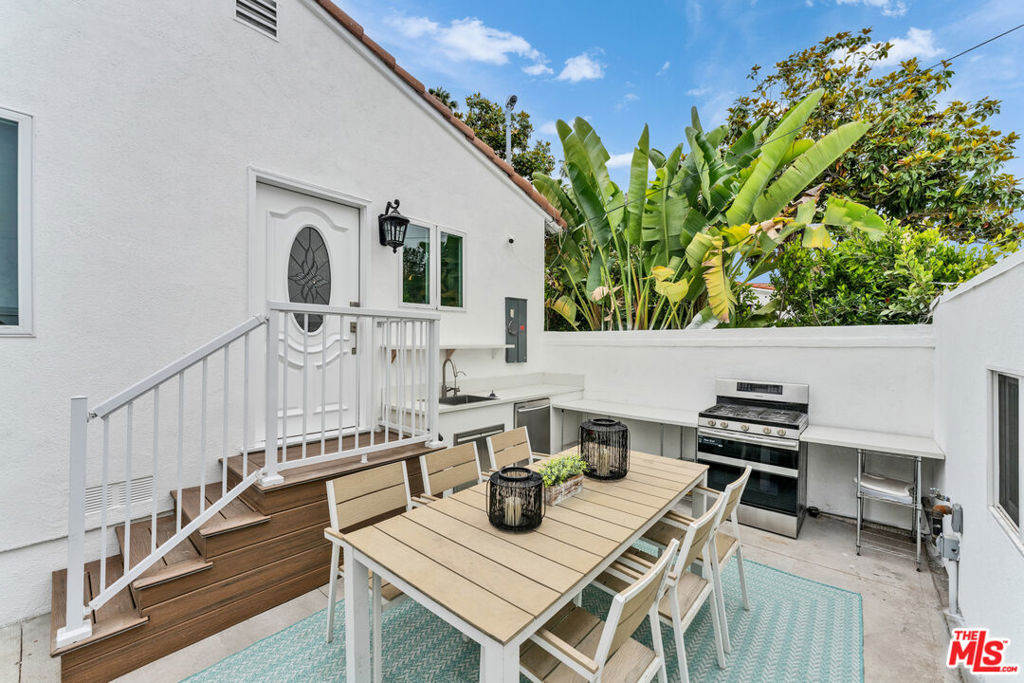 256 N Doheny Drive Property Photo 29