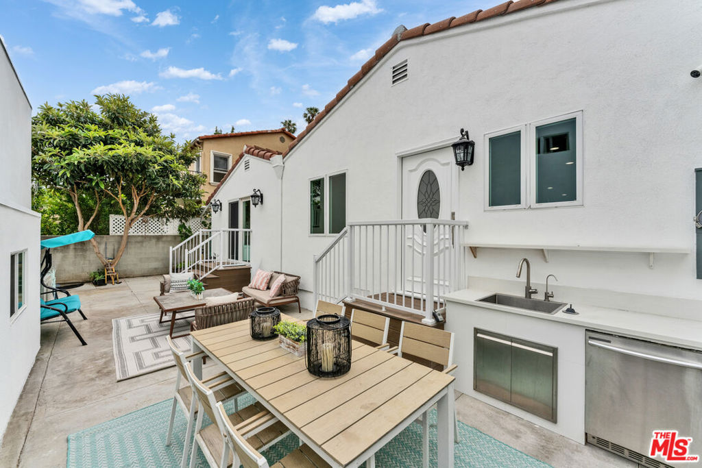 256 N Doheny Drive Property Photo 31