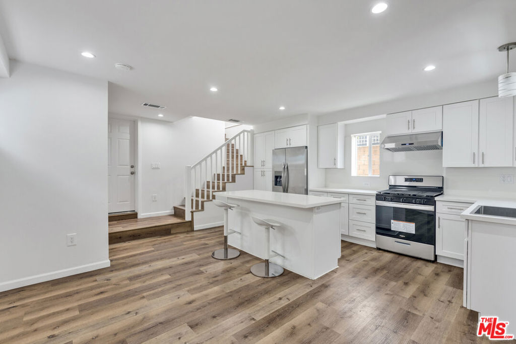 256 N Doheny Drive Property Photo 32