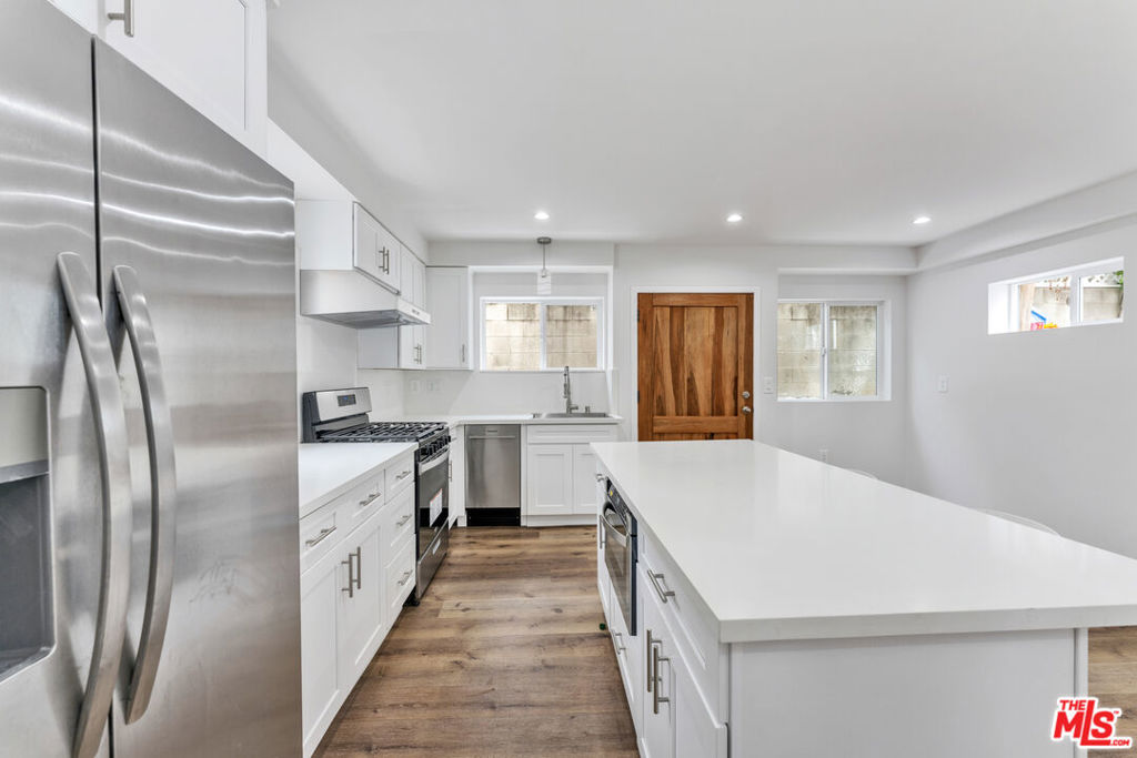 256 N Doheny Drive Property Photo 33