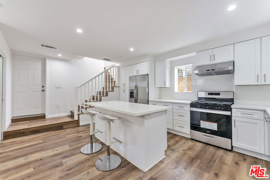 256 N Doheny Drive Property Photo 34