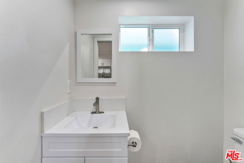 256 N Doheny Drive Property Photo 35