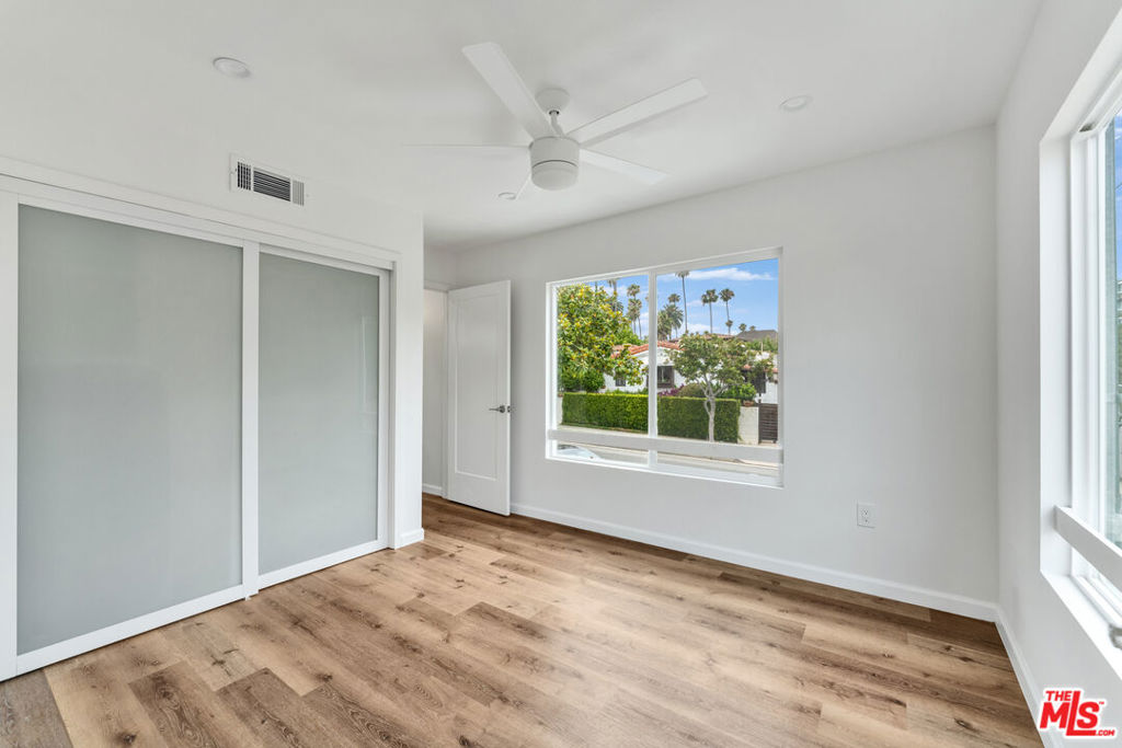 256 N Doheny Drive Property Photo 36