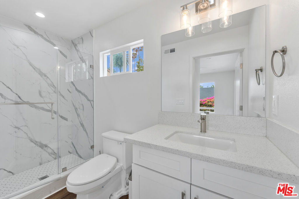 256 N Doheny Drive Property Photo 37