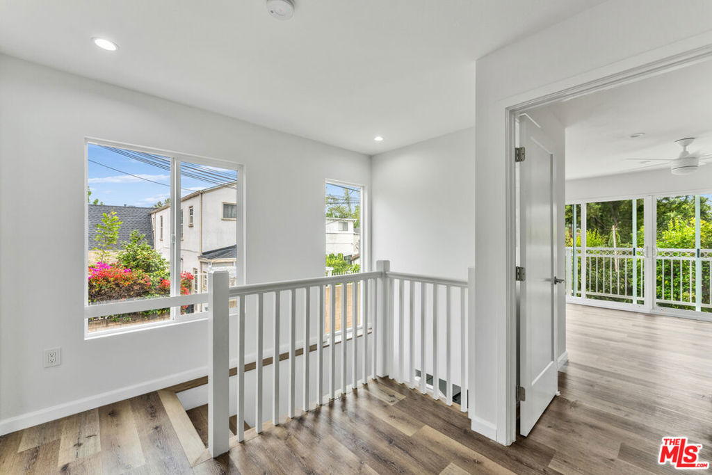 256 N Doheny Drive Property Photo 38