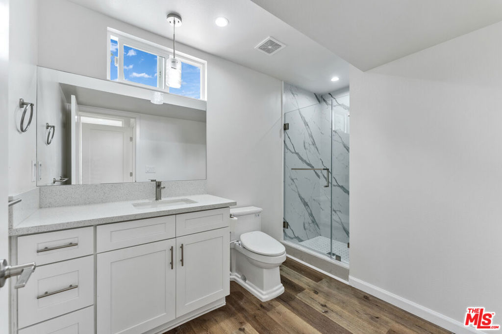256 N Doheny Drive Property Photo 40