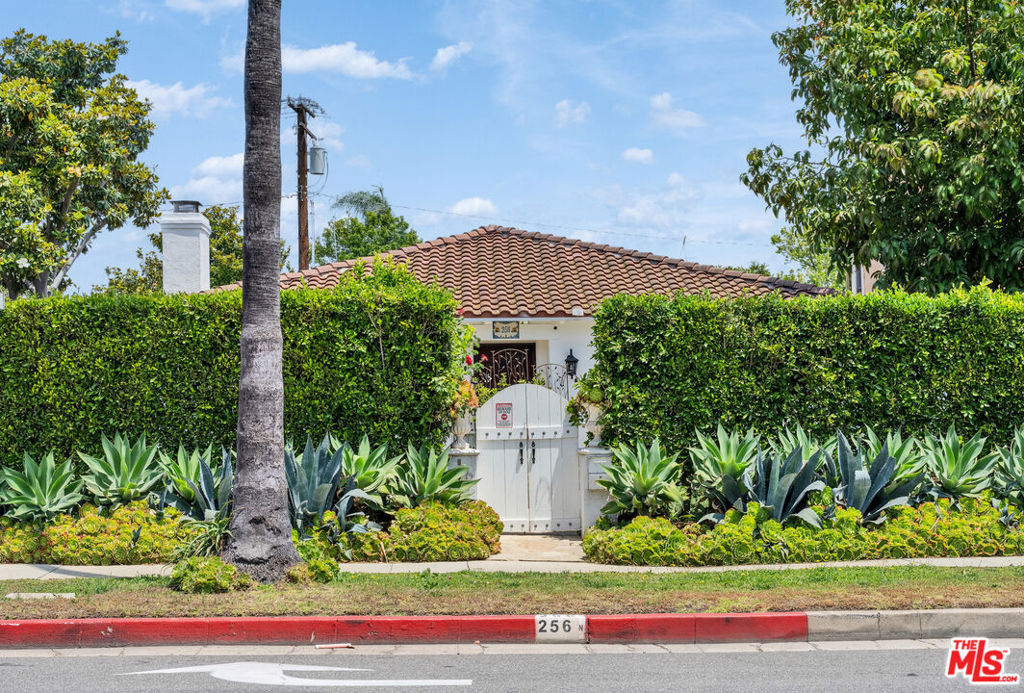 256 N Doheny Drive Property Photo 43