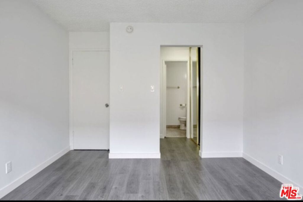855 Victor Avenue 210 Property Photo 8