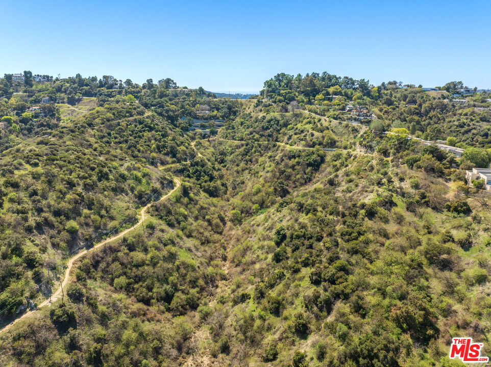 13511 Mulholland Drive Property Photo 14