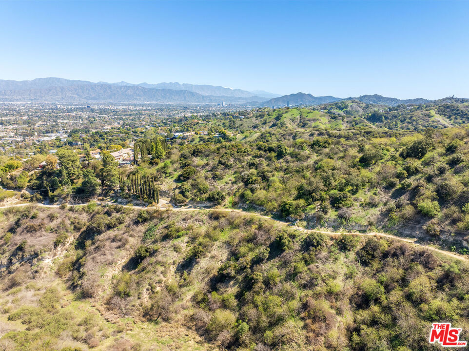 13511 Mulholland Drive Property Photo 15