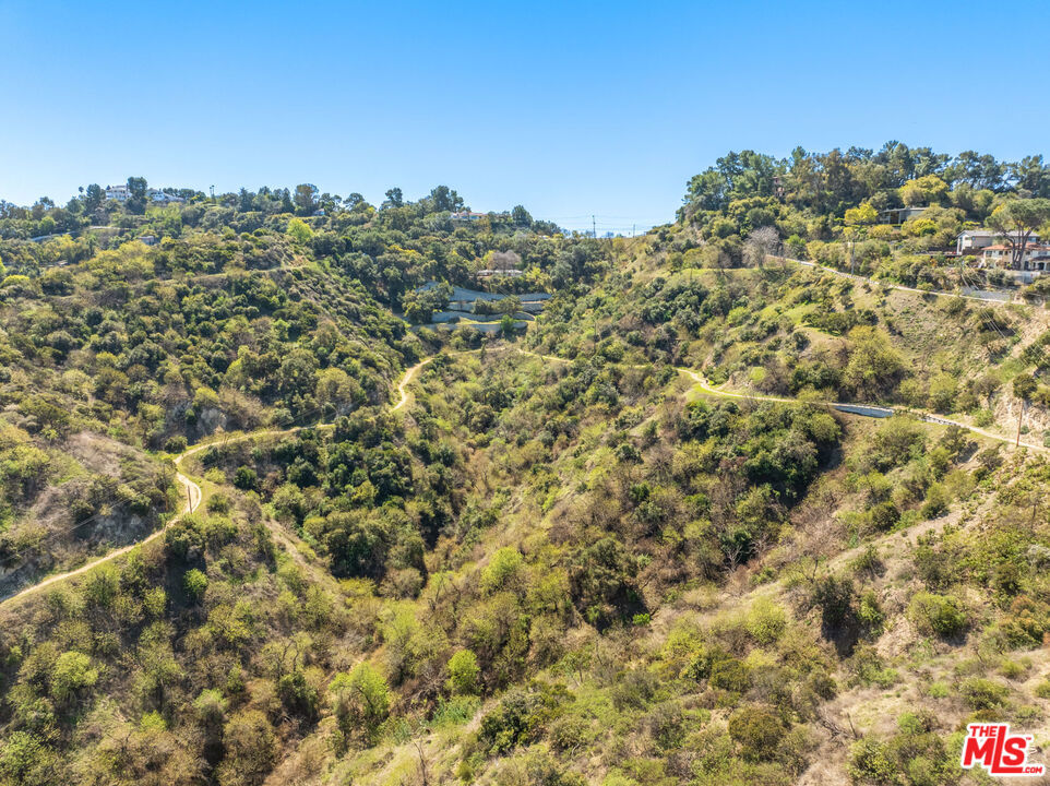 13511 Mulholland Drive Property Photo 17