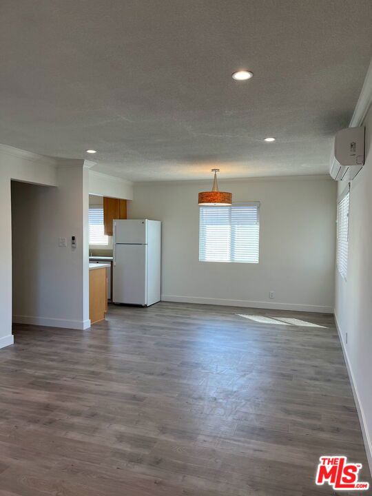 2037 S Burnside Avenue Property Photo 12