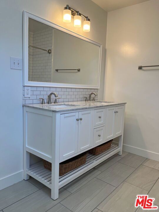 2037 S Burnside Avenue Property Photo 14