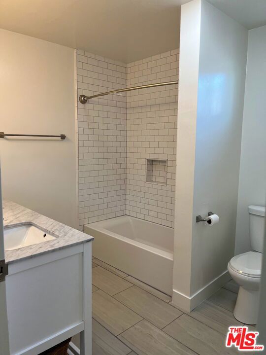 2037 S Burnside Avenue Property Photo 15