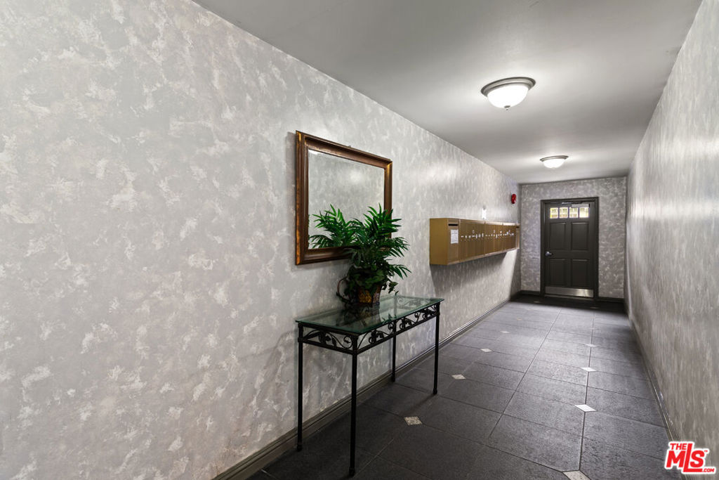 721 W 30th Street Property Photo 4