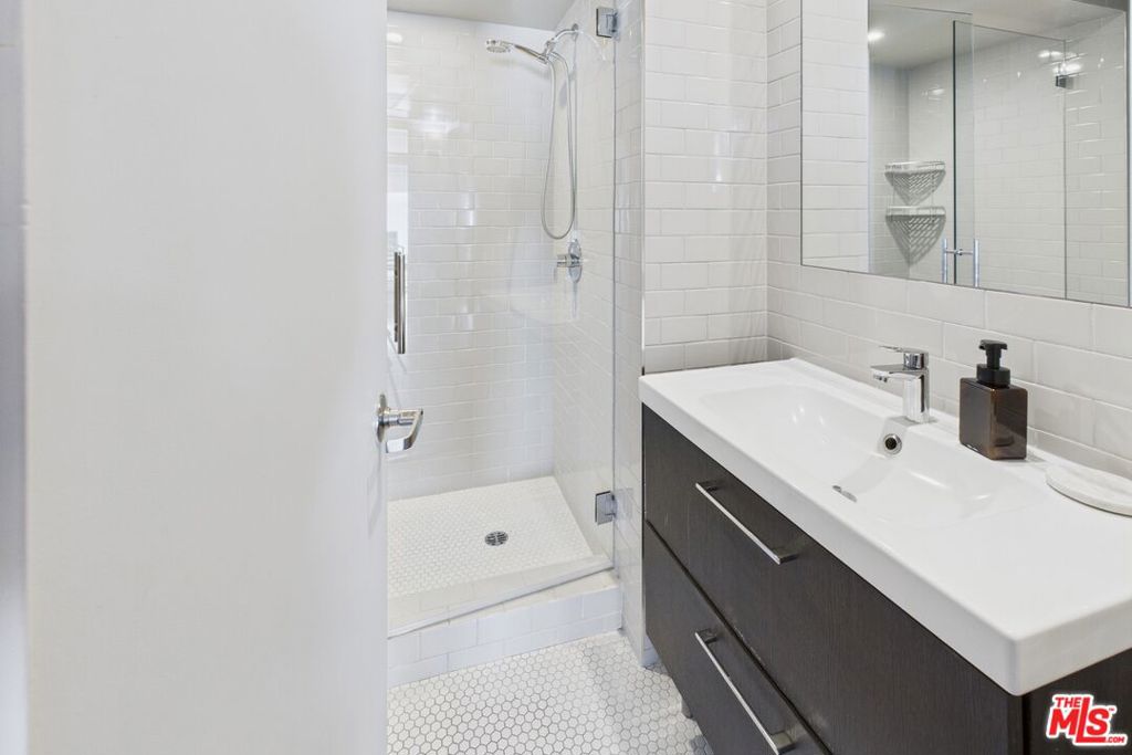 888 Hilgard Avenue 205a Property Photo 8