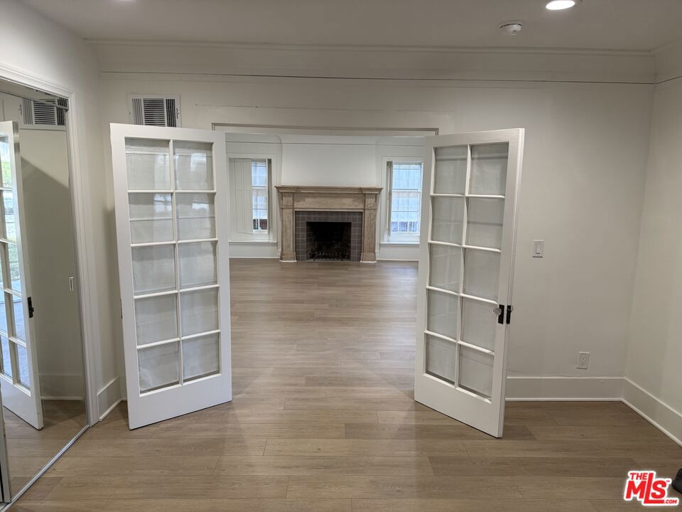 830 S Norton Avenue Property Photo 2