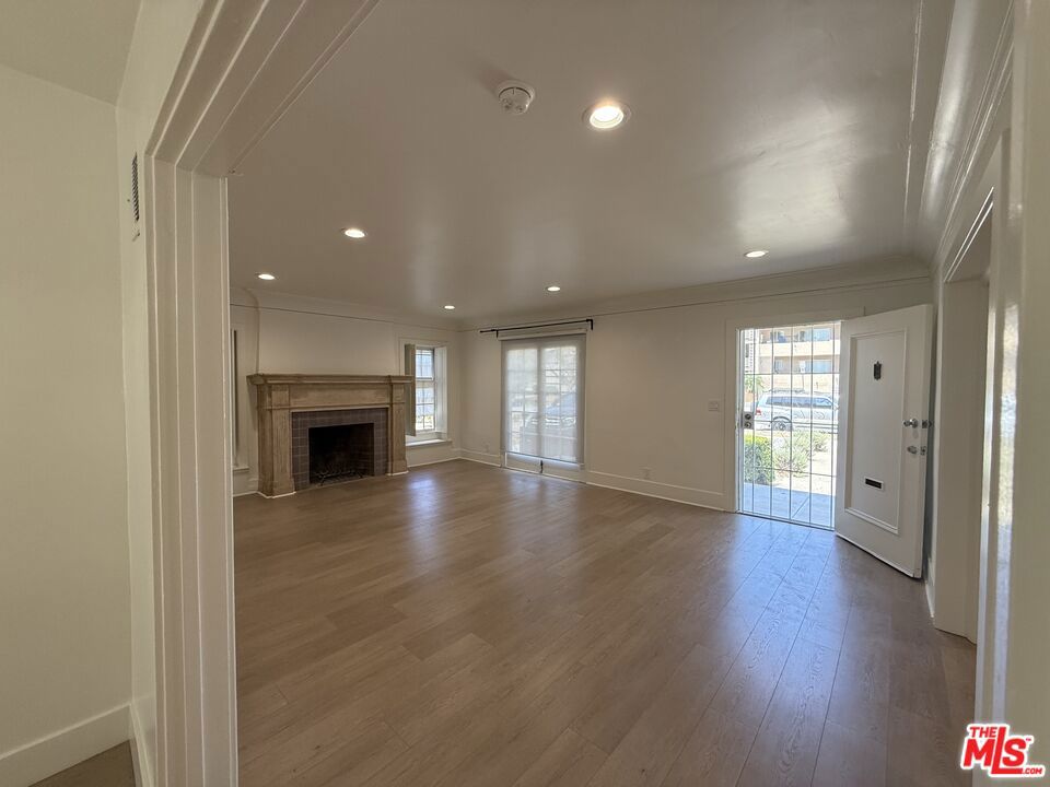 830 S Norton Avenue Property Photo 4