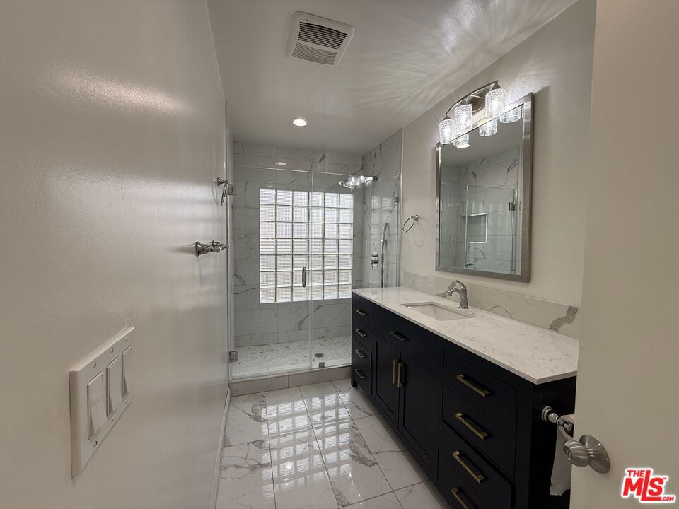 830 S Norton Avenue Property Photo 8