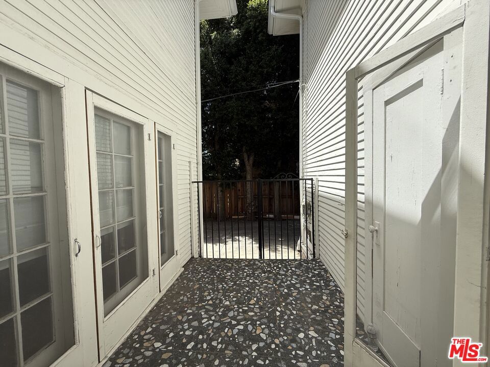 830 S Norton Avenue Property Photo 12