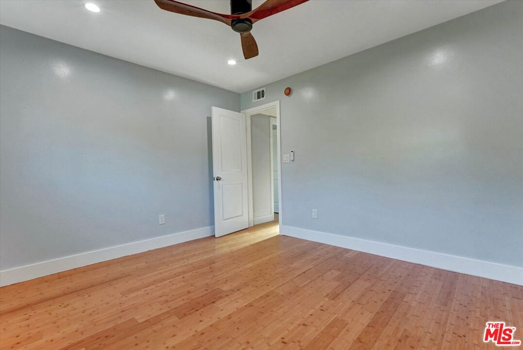5726 Woodman Avenue #2 Property Photo 23