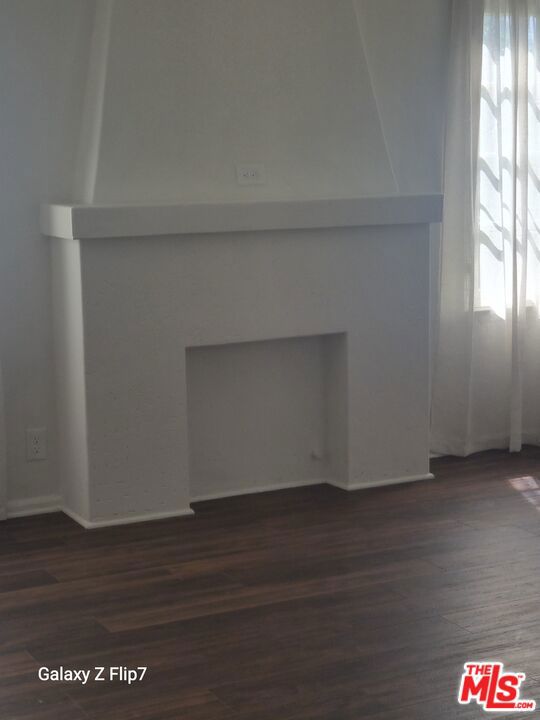 4426 S Victoria Avenue Property Photo 2
