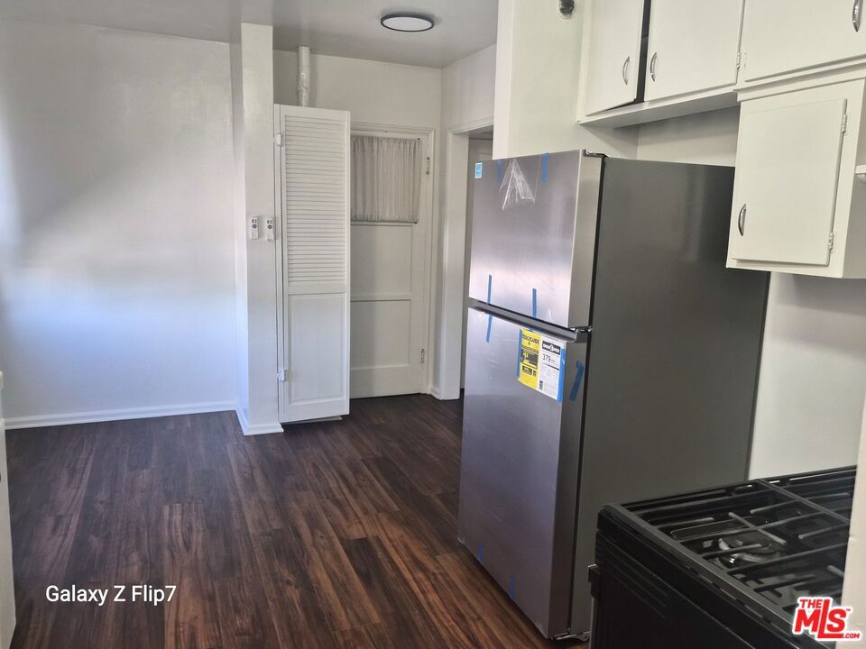 4426 S Victoria Avenue Property Photo 5