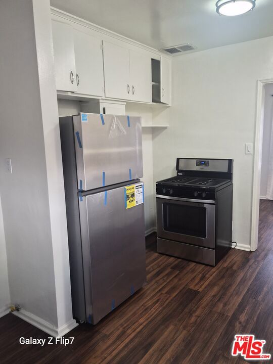 4426 S Victoria Avenue Property Photo 6