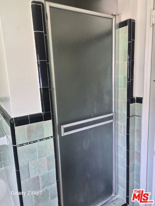 4426 S Victoria Avenue Property Photo 11