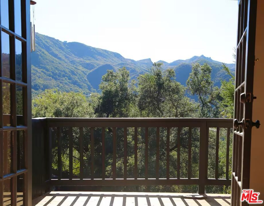 178 Muerdago Road Property Photo 3