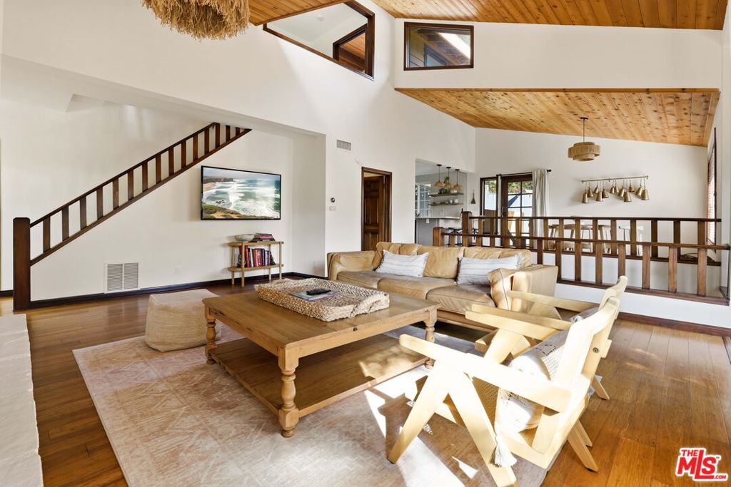 178 Muerdago Road Property Photo 5