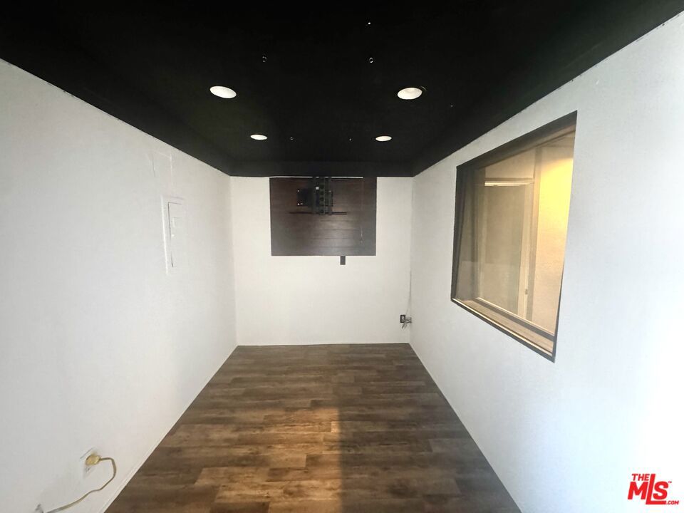 10626 Magnolia Boulevard Property Photo 3