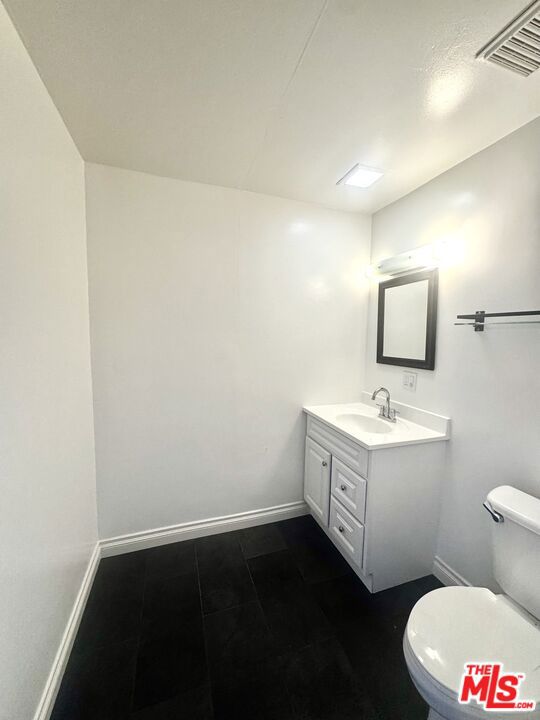 10626 Magnolia Boulevard Property Photo 5