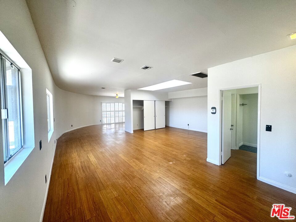 10626 1/2 Magnolia Boulevard Property Photo 1