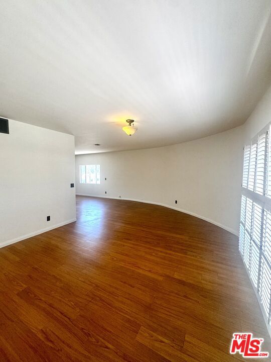 10626 1/2 Magnolia Boulevard Property Photo 2