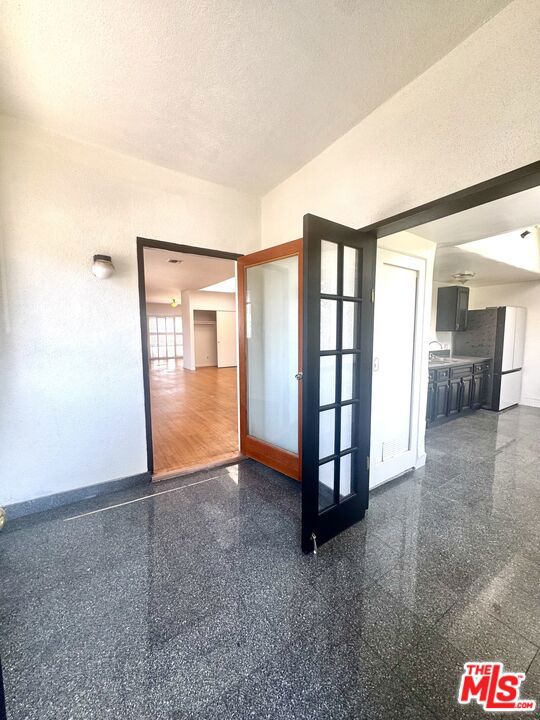 10626 1/2 Magnolia Boulevard Property Photo 5